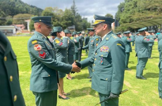 Más de 460 suboficiales del Ejército Nacional ascienden al grado inmediatamente superior en Bogotá