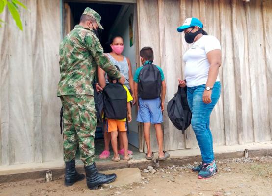 Ejército Nacional y Embajada Americana continúan apoyando la educación en el sur de Bolívar