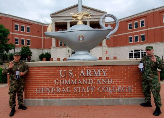 Oficiales del Ejército de Colombia se forman como líderes militares en el Fuerte Militar Leavenworth