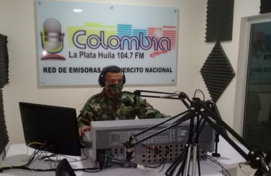 Emisora del Ejército Nacional ayuda a los niños del Huila a recibir clases 