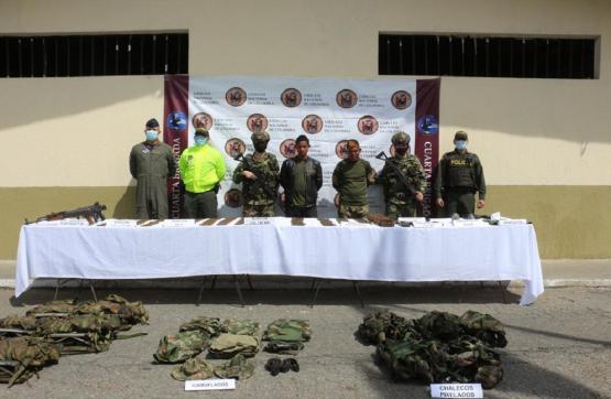 Ejército, Fuerza Aérea, Policía y Fiscalía, capturan a dos presuntos integrantes del Clan del Golfo, en Ituango