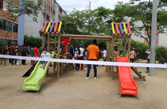 En dos días, Ingenieros Militares instalaron parque infantil en el barrio La Inmaculada de Bucaramanga