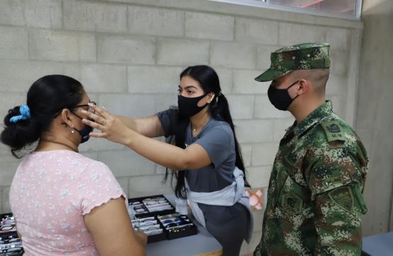 Soldados del Ejército Nacional beneficiaron a 1.600 habitantes de Bucaramanga con una Jornada de Apoyo al Desarrollo
