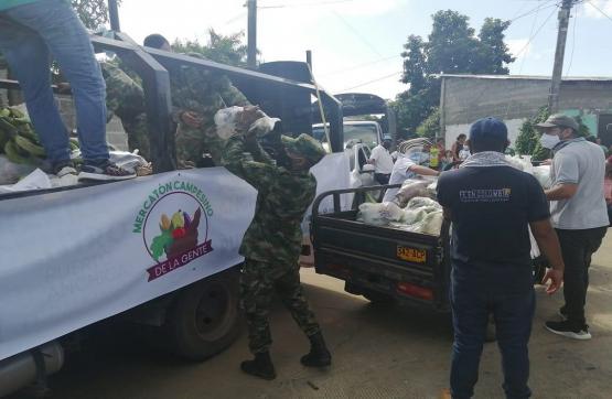 Ejército Nacional y Fe en Colombia apoyaron Mercado Campesino Móvil en Montelíbano, Córdoba