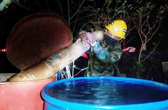 Ejército Nacional suministró 20.000 mil litros de agua potable en zona rural de Puerto Boyacá 