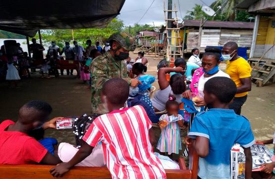 Ejército Nacional apoya entrega de ayudas humanitarias, en Chocó