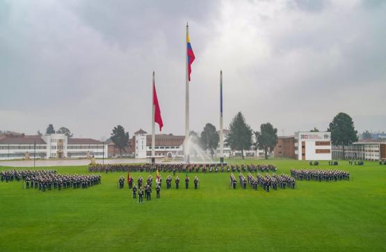 244 alferecés, recibieron el sable como símbolo del mando y compromiso por Colombia