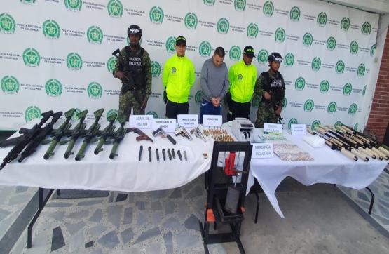 Ejército Nacional, en coordinación con la Policía y la Fiscalía incautan armas en Usme