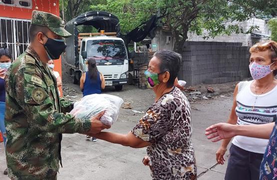 Ejército Nacional con el apoyo de Fundaciones entregaron 2.500 mercados en el norte y centro del Tolima