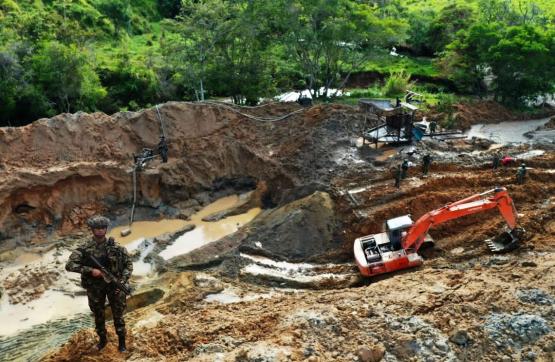 Contundente golpe a la explotación ilícita de yacimientos mineros en siete departamentos del país