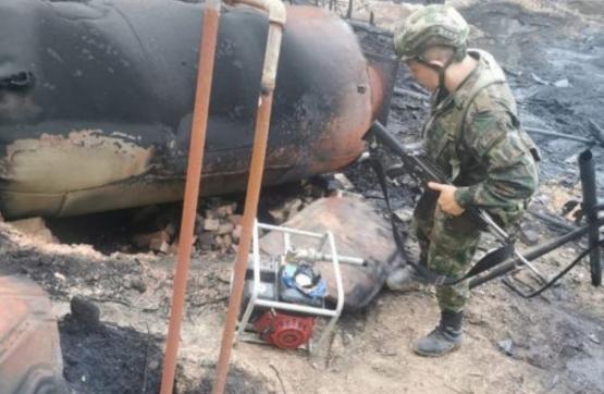 En el Catatumbo, Ejército Nacional desmantela dos refinerías ilegales de hidrocarburos del GAO ELN