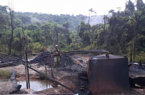 Ejército Nacional desmanteló gigantesco complejo para destilar crudo hurtado del Eln en Tibú