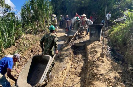  Ejército Nacional entrega vía mejorada en Villahermosa, Tolima