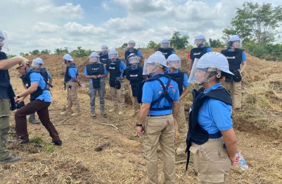 Delegación del Ejército Nacional expertos en desminado humanitario se capacitan en Camboya