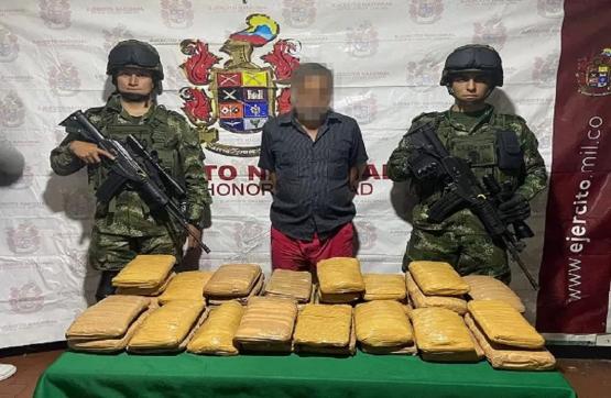 Ejército y Policía capturaron a sujeto que transportaba 17 kilogramos de marihuana en un bus interdepartamental en el Quindío