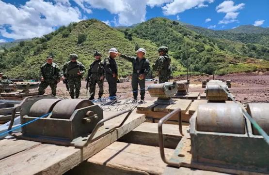 Ingenieros militares continúan trabajando a doble marcha para restablecer totalmente la movilidad en la vía Cúcuta y Ocaña
