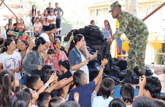 Ejército sigue reconstruyendo tejido social en El Mango, Cauca, más de 1.800 beneficiados en jornada médica