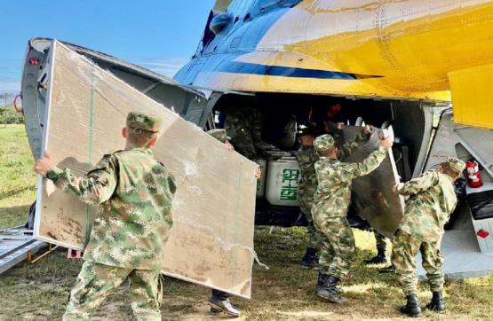 Ejército Nacional llevó dotación a escuelas del Vaupés