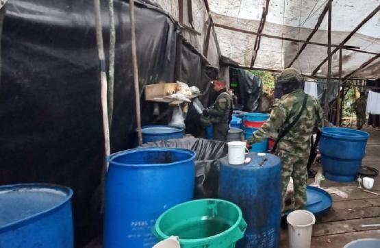 Ejército destruye un laboratorio para el procesamiento de clorhidrato de cocaína en Nariño