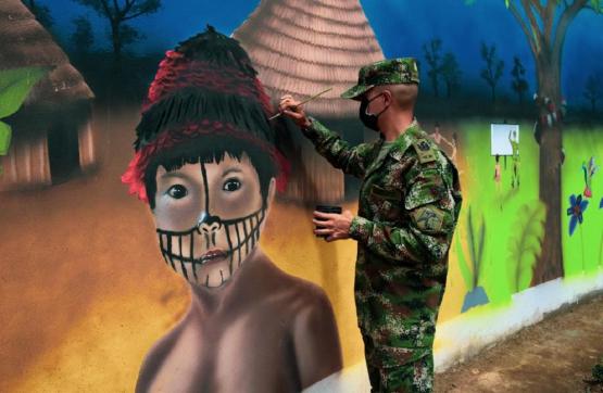 Colorido mural artístico, creado por Soldado Profesional, exalta comunidades indígenas y protección del medio ambiente en san José del Guaviare