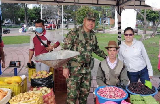 El Ejército Nacional promueve la reactivación agrícola con mercados campesinos en Norte de Santander