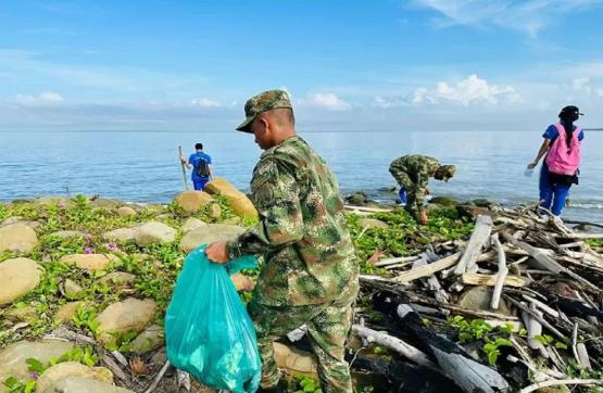 ​​​​​​​Uniendo fuerzas por un ambiente más limpio: Éxito en jornada ambiental "Yo cuido mi playa" en Turbo, Antioquia