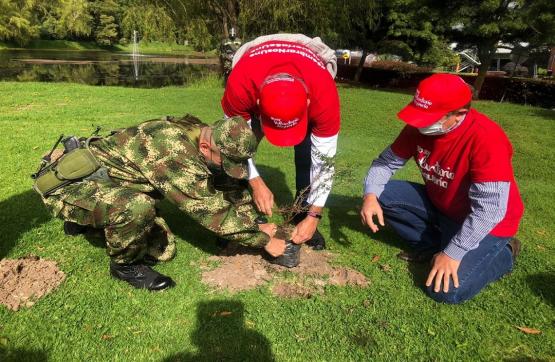 Ejército Nacional y Alquería unen esfuerzos por el medio ambiente en Cundinamarca