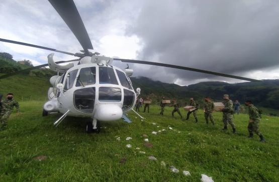  Ejército Nacional transporta 40 toneladas de ayuda humanitaria a Ituango, Antioquia