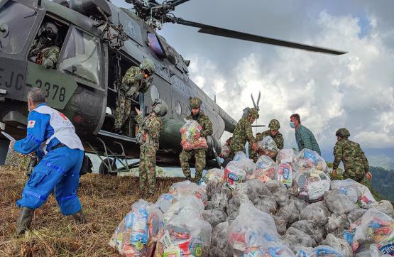 Ejército Nacional trasladó ayudas humanitarias al municipio de Tello, Huila