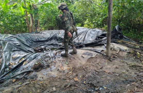 Ejército Nacional desmantela tres refinerías ilegales en Putumayo