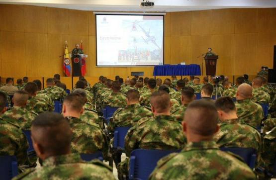 Unidades militares reciben el libro Ejército Nacional: 50 años de transformación, producción académica 
