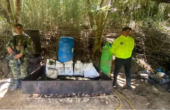 Ejército Nacional y Policía de Cundinamarca hallan cristalizadero en Sasaima
