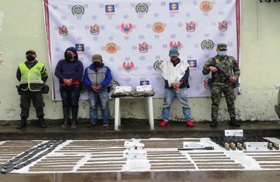 Ejército Nacional y Policía incautan munición y explosivos en carreteras de Guadalupe, Huila