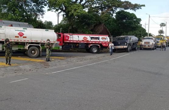 Ejército Nacional y Policía, logran concertación con manifestantes para dar vía libre al paso de combustible en el Tolima