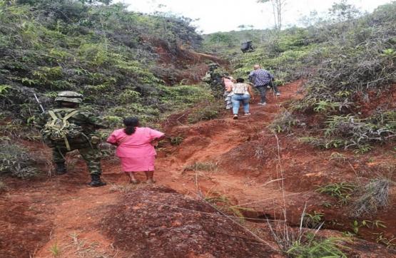 Ejército Nacional rescata a diez personas en Suárez, Cauca
