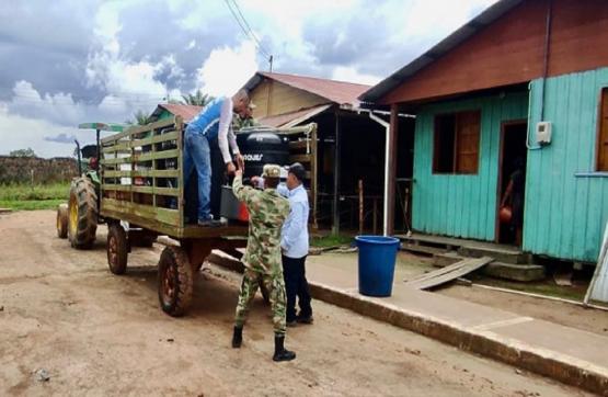 Soldados suministraron 12.000 litros de agua a comunidad indígena de Carurú