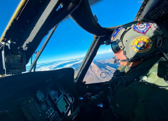 Con un helicóptero de la Fuerza Aérea Colombiana se realiza monitoreo del Volcán Nevado del Ruíz