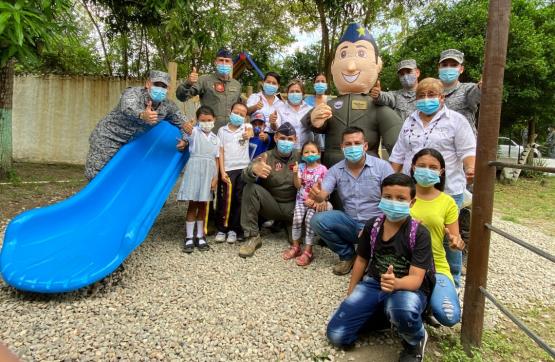 Fuerza Aérea Colombiana a través del Plan Corazón Amigo instala 4 parques en Tocaima, Cundinamarca