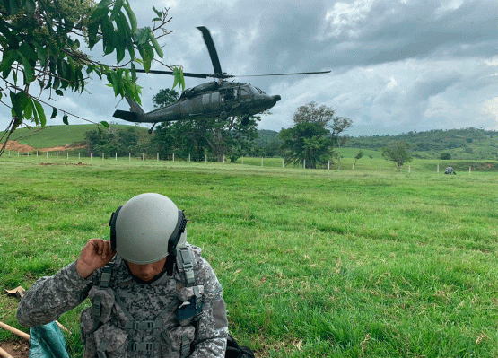 Ejército y Fuerza Aérea inutilizan pista ilegal para el narcotráfico en Tarazá, Bajo Cauca