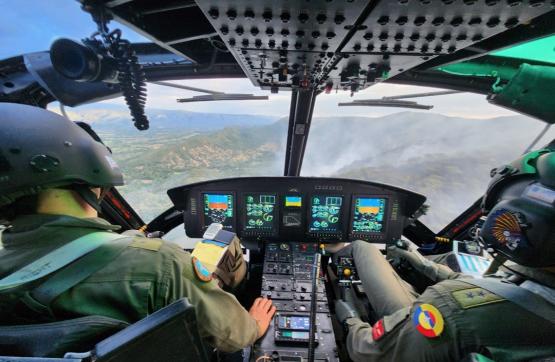 Incendio forestal en zona rural tolimense, está siendo extinguido desde el aire por la Fuerza Aeroespacial Colombiana