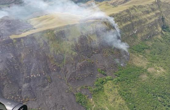 Nueve mil galones de agua fueron empleados para extinguir incendio forestal en Suárez, Tolima