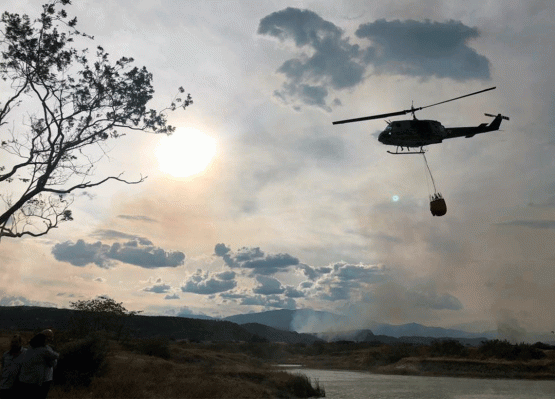 Fuerza Aérea Colombiana continúa apoyando la extinción de incendios en Palermo, Huila