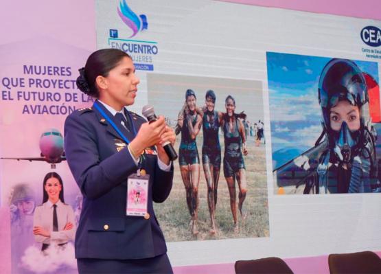 La primera mujer piloto de UH-60 Black Hawk, una historia que inspira
