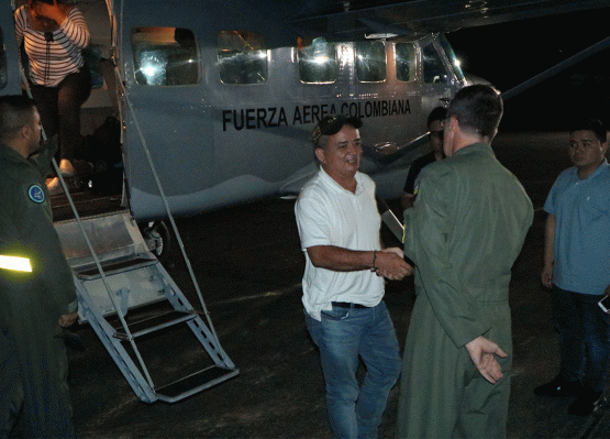 Javier Barbosa fue transportado en aeronaves de la FAC después de haber sido puesto en libertad