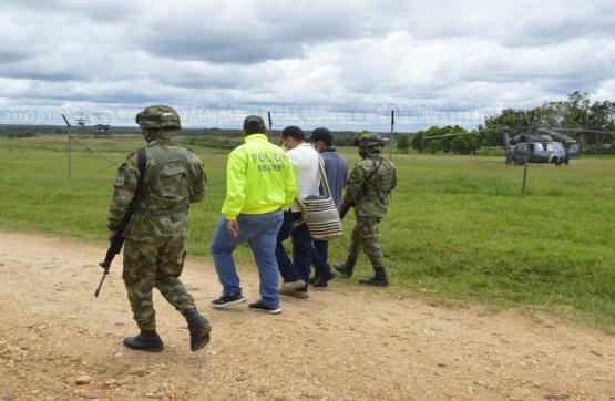 Fuerzas Militares y Policía capturan a 3 sujetos claves para alias Gentil Duarte en La Macarena