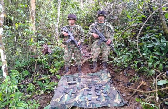 Fuerzas Militares ubican un depósito ilegal con artefactos explosivos en Caquetá
