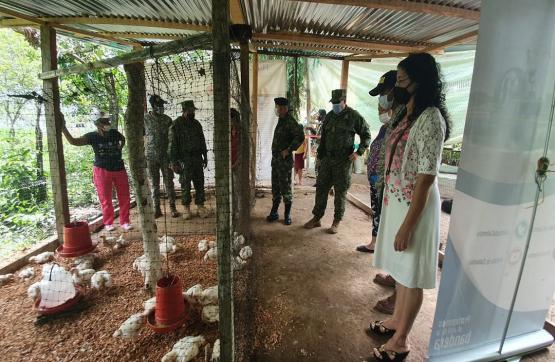 Fuerzas Militares entregan proyecto productivo a 100 mujeres cabeza de hogar y de la tercera edad