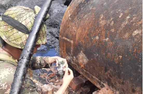 Soldados desmantelan cinco refinerías ilegales de hidrocarburos del GAO Eln, en Tibú, Norte de Santander