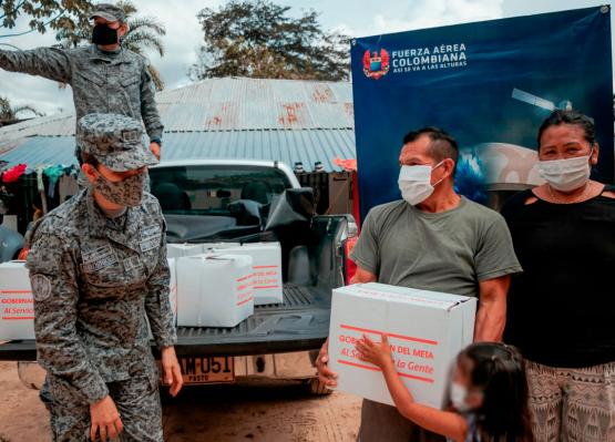 27 kits alimenticios fueron entregados a comunidad indígena de Cundinamarca por la Fuerza Aérea Colombiana 