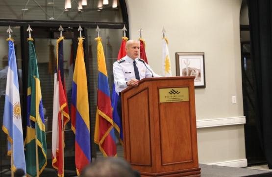 En escenario regional, comandante de la Fuerza Aérea presenta estrategia frente amenazas trasnacionales